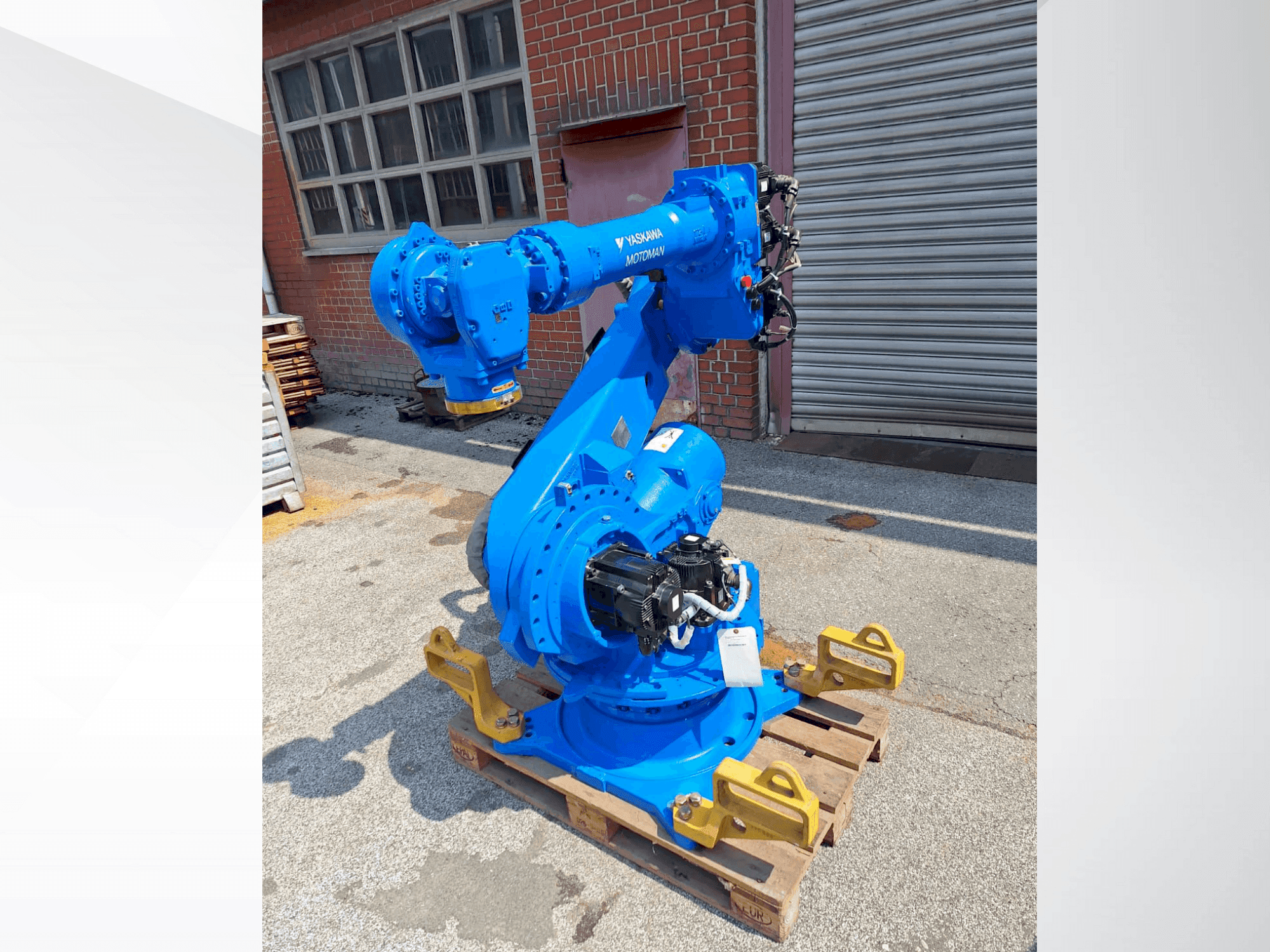 Frontansicht der Yaskawa Motoman ES165D  Maschine