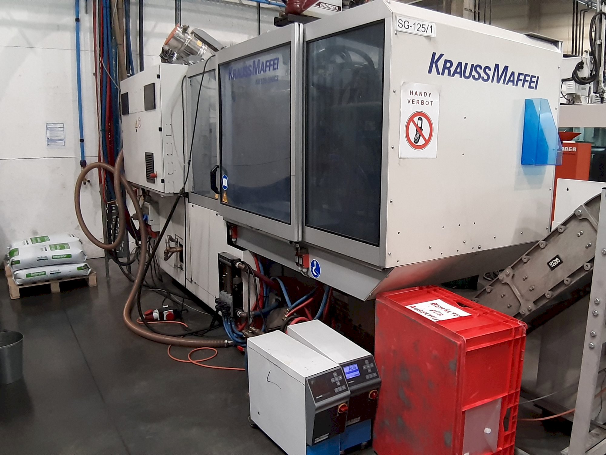 Frontansicht der Krauss Maffei 125 - 390 CX  Maschine