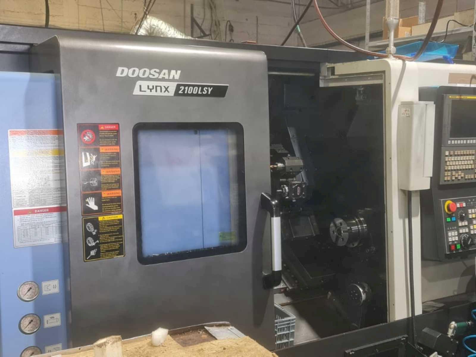 Frontansicht der Doosan Lynx series  Maschine