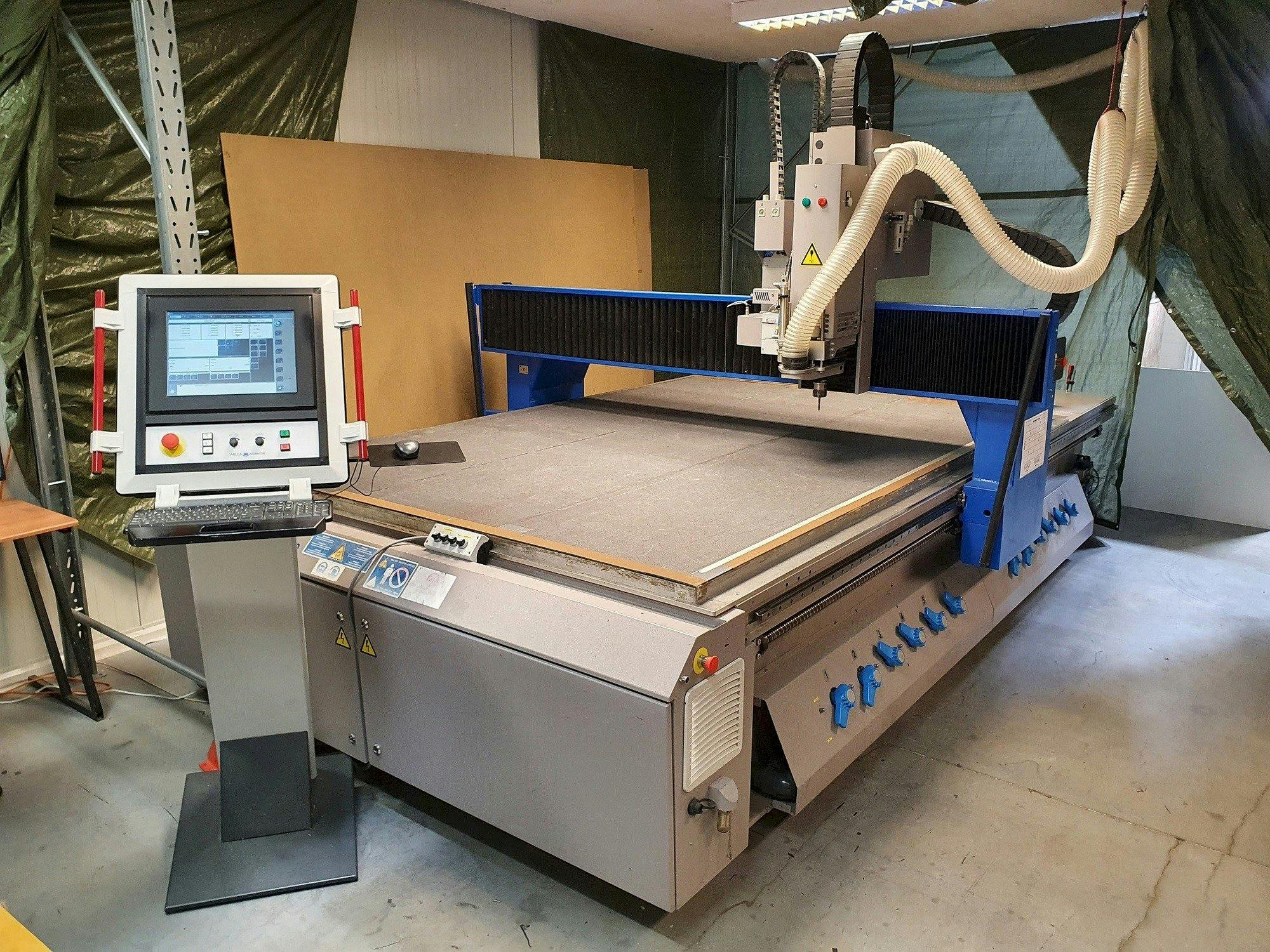 Frontansicht der MECANUMERIC Mecapro PRO 3020  Maschine