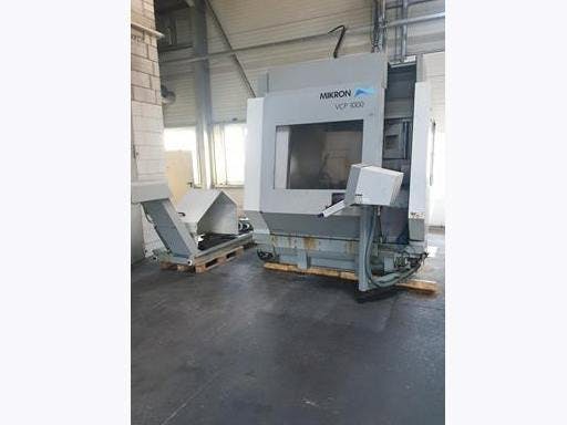 Frontansicht der MIKRON VCP 1000  Maschine