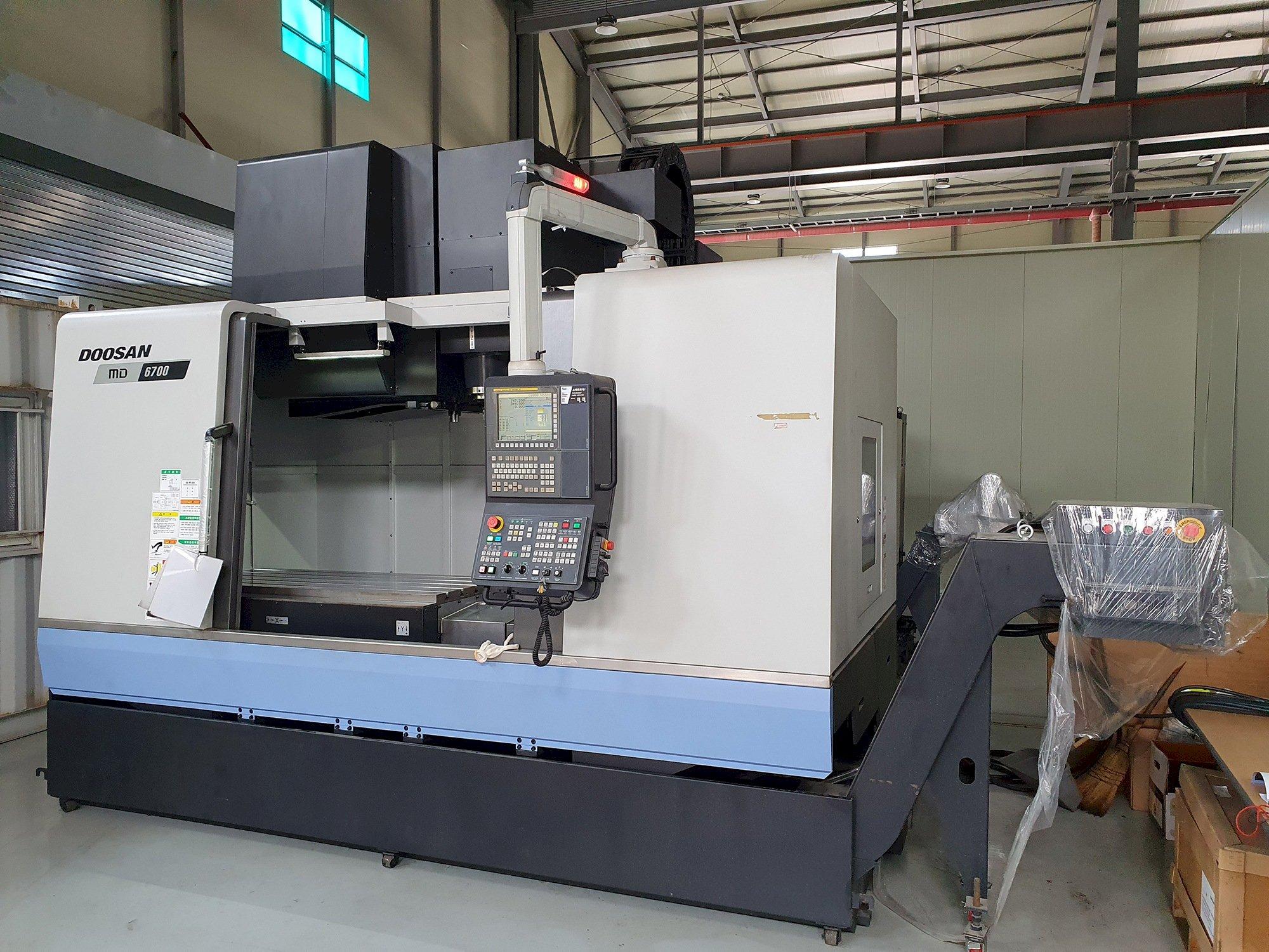 Frontansicht der Doosan MD6700  Maschine