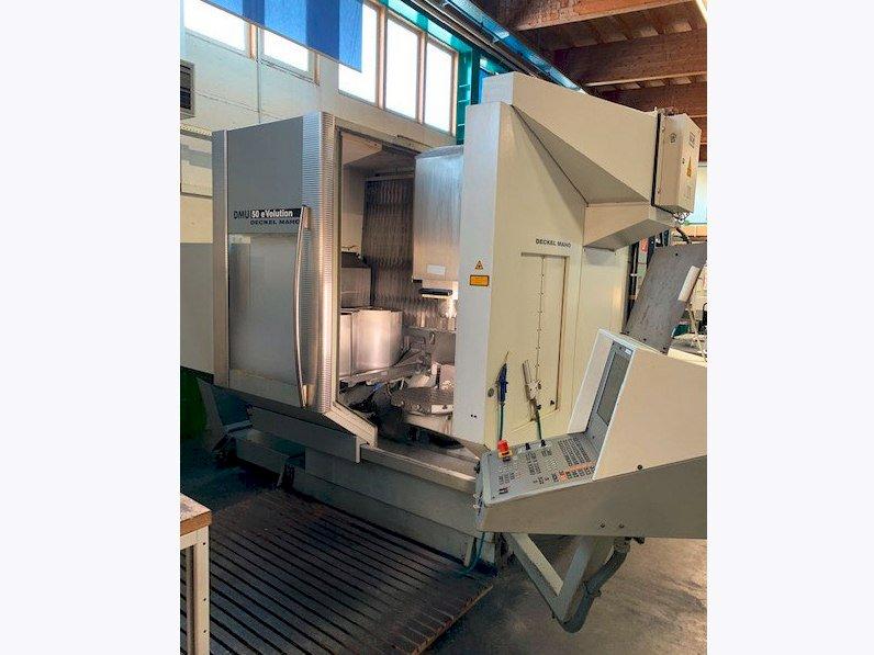 Frontansicht der DECKEL MAHO DMU 50 eVolution  Maschine