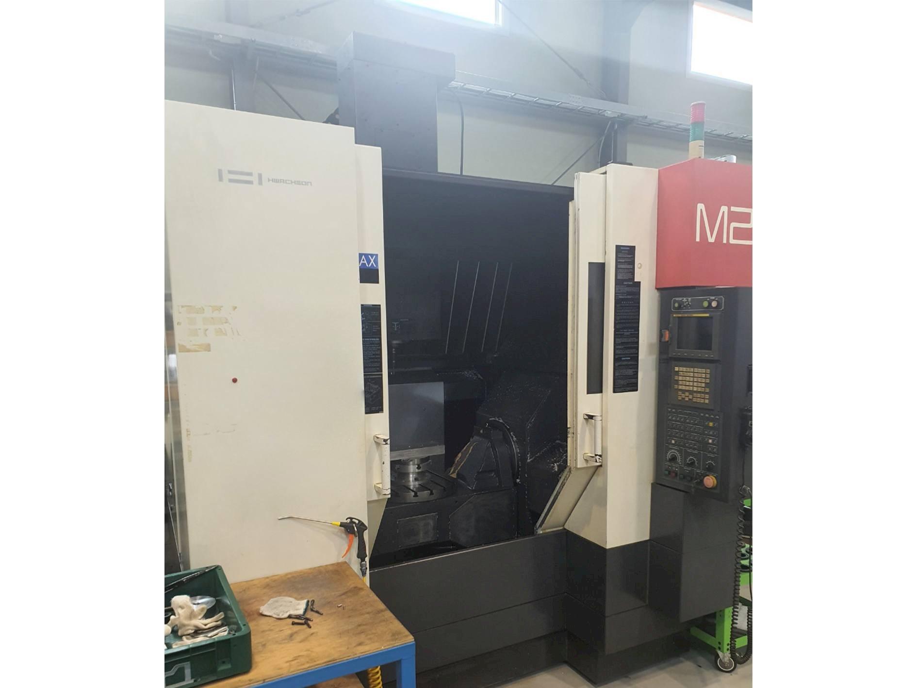 Frontansicht der HWACHEON M2  Maschine