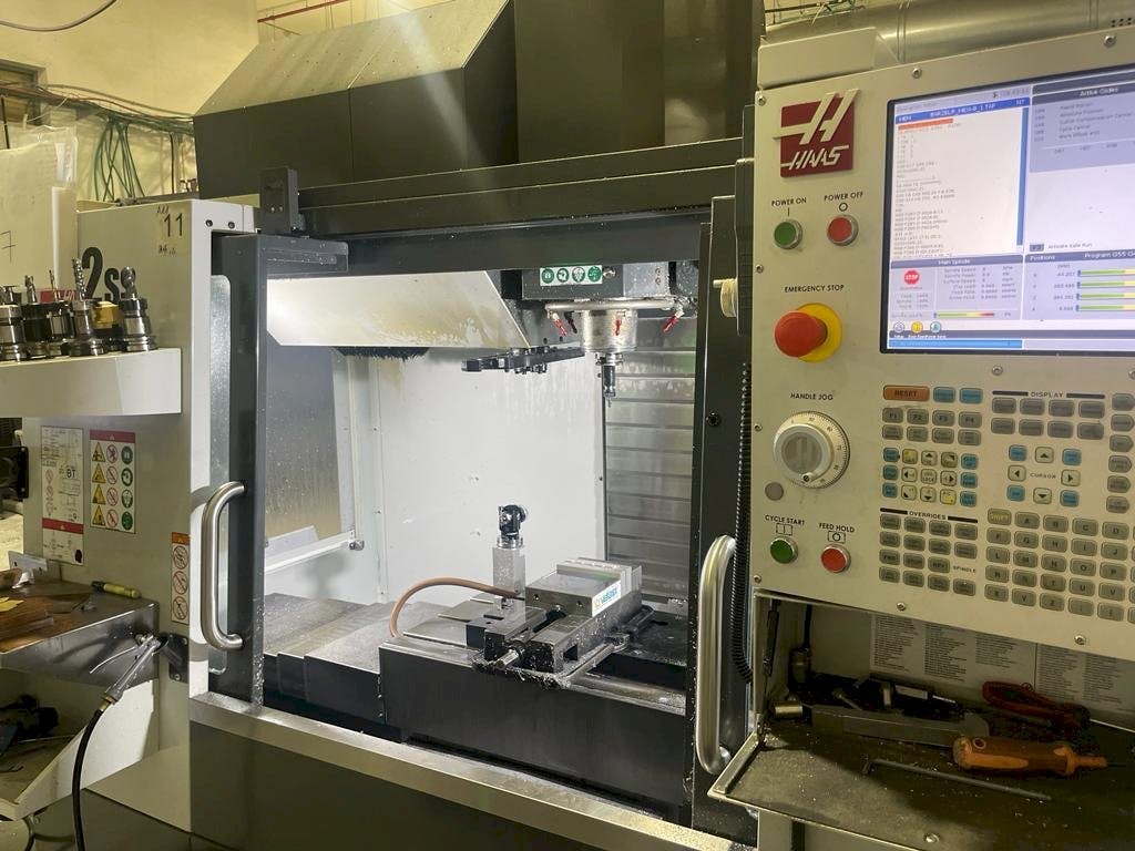 Frontansicht der HAAS VF-2SS  Maschine