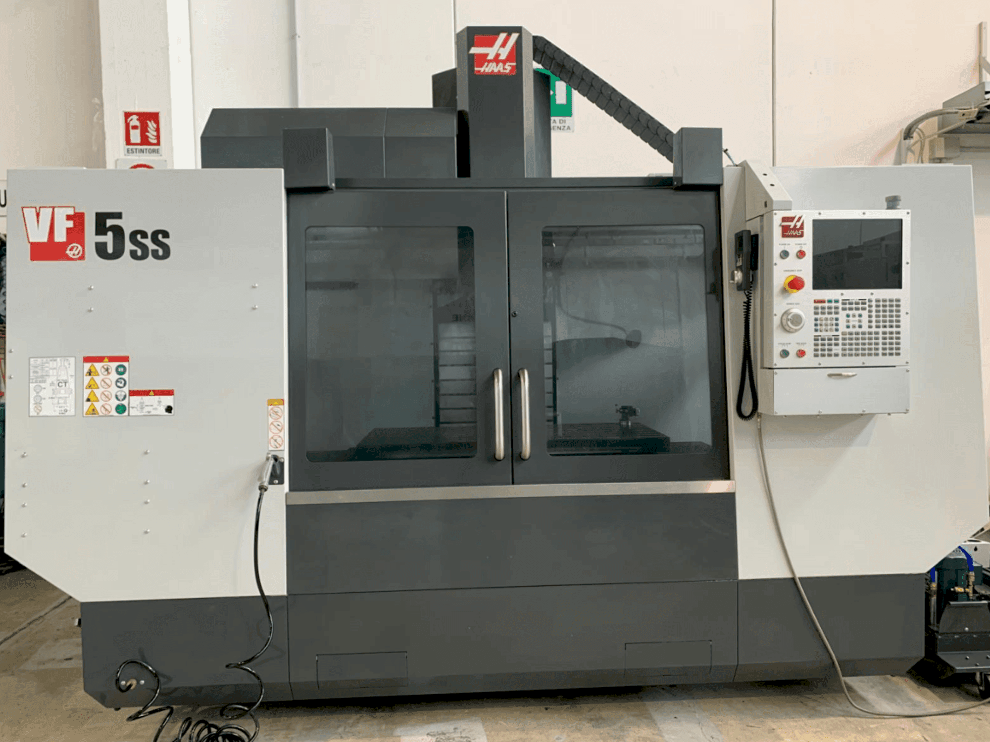 Frontansicht der HAAS VF5SS  Maschine