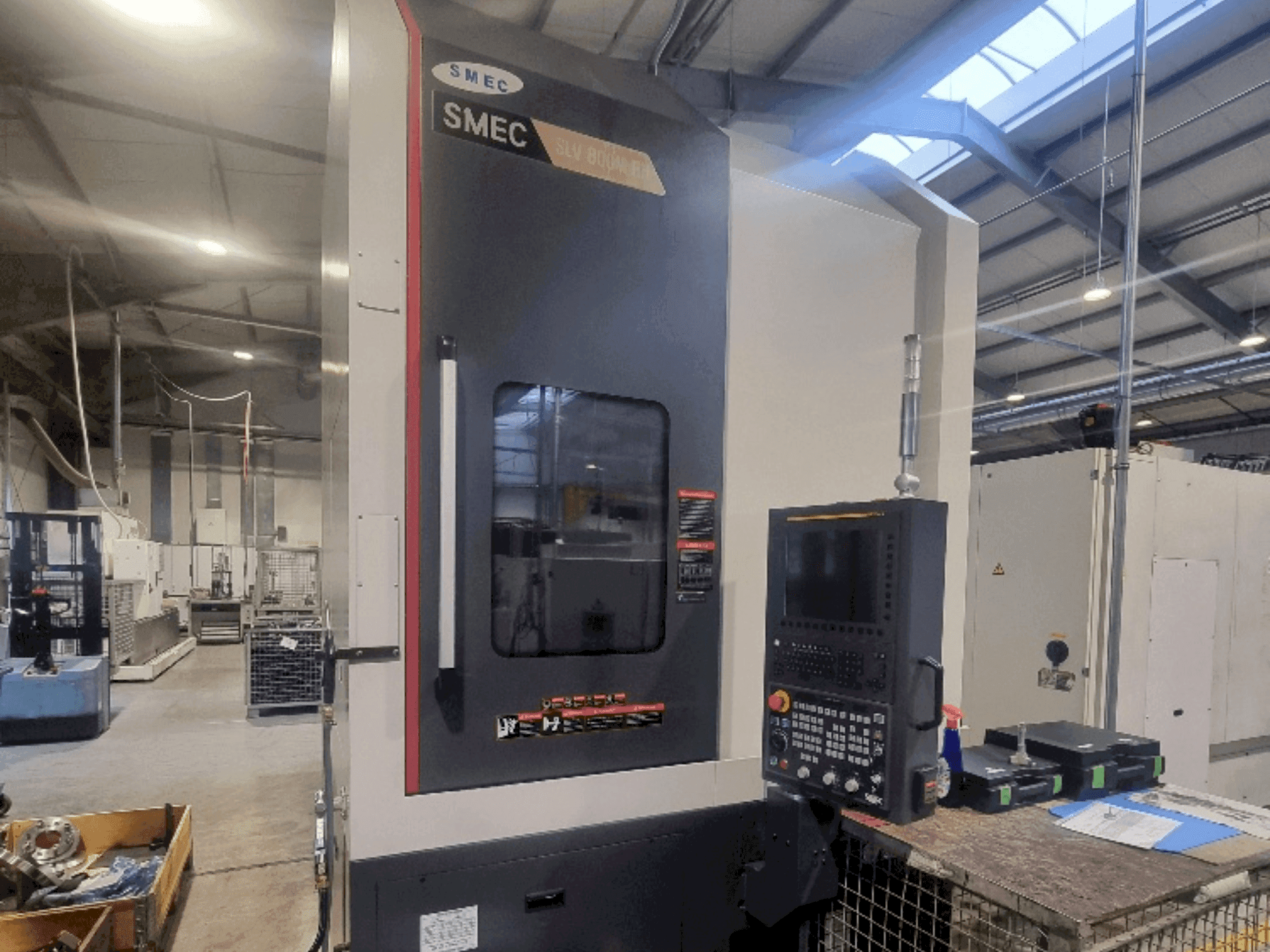 Frontansicht der SMEC SLV800MR  Maschine