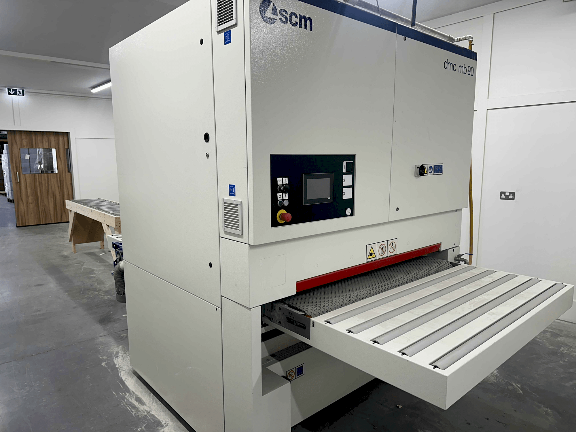 Frontansicht der SCM DMC MB90 DBB135  Maschine