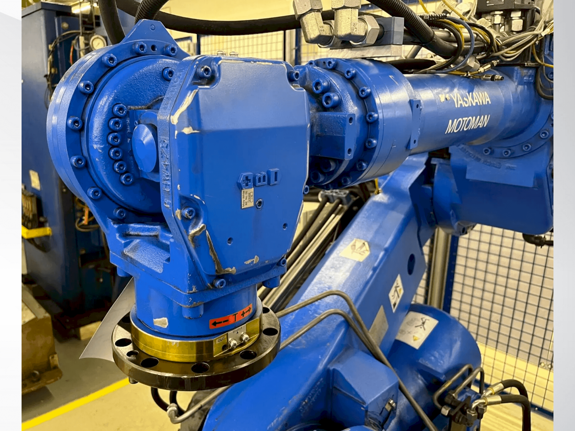 Frontansicht der Yaskawa Motoman ES 165D  Maschine