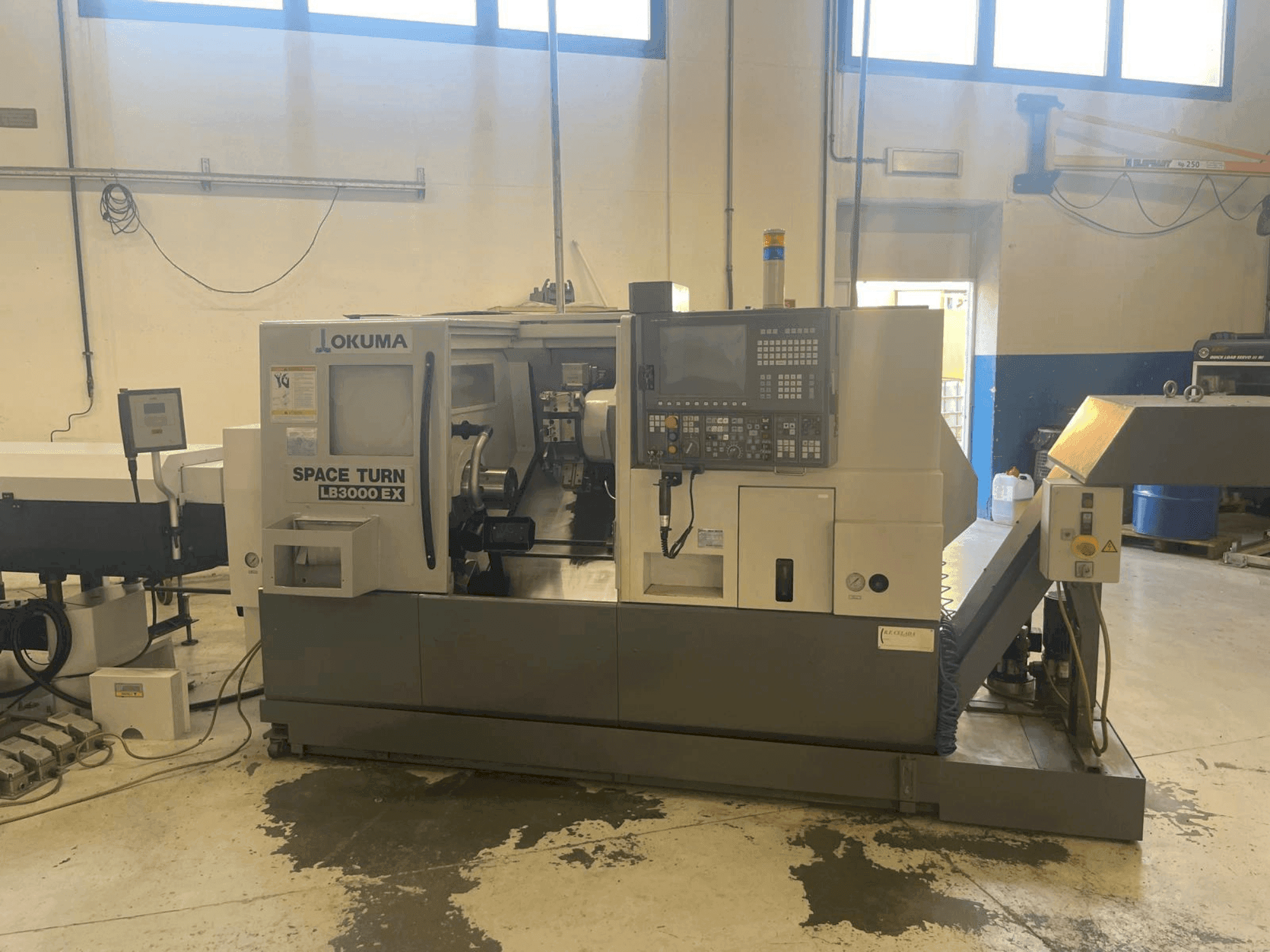 Frontansicht der Okuma SPACE TURN LB 3000 EX  Maschine