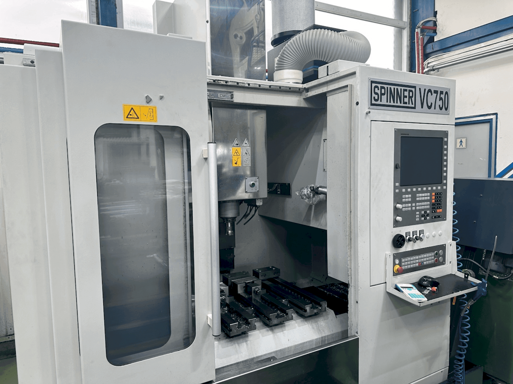 Frontansicht der SPINNER VC 750  Maschine