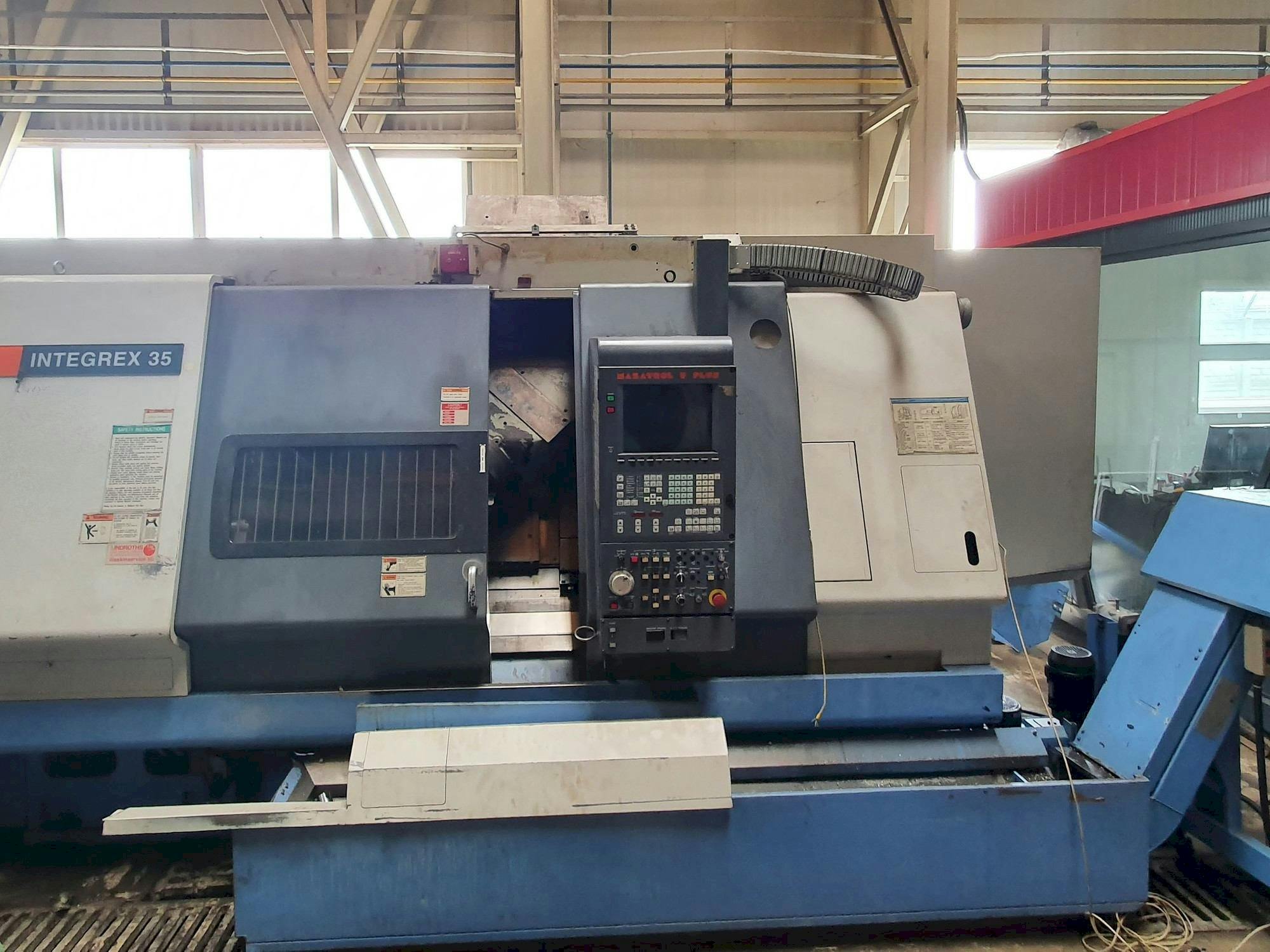 Frontansicht der Mazak INTEGREX 35  Maschine