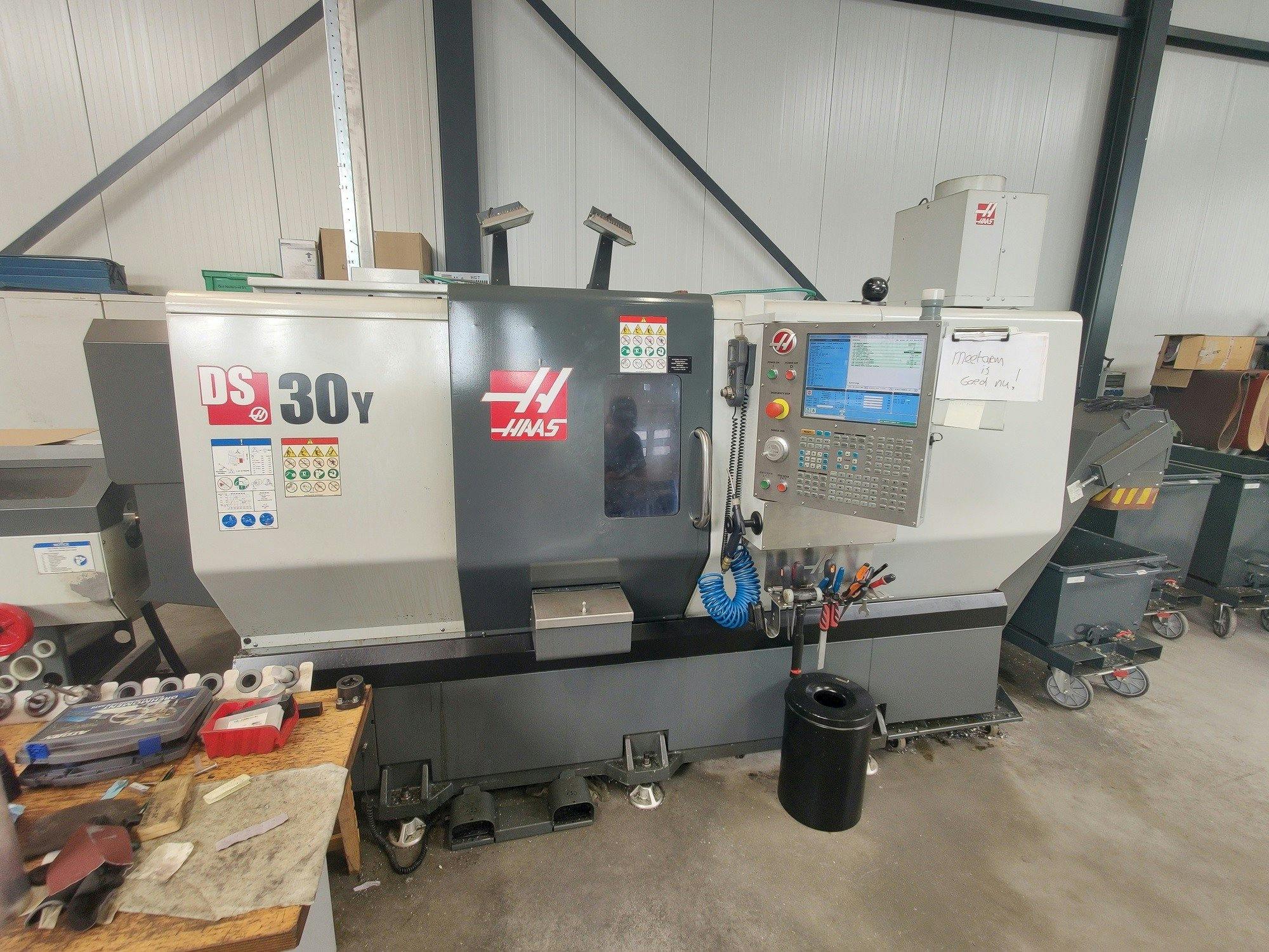 Frontansicht der HAAS DS30Y  Maschine