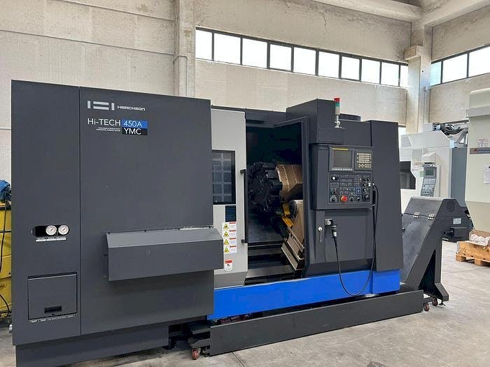 Frontansicht der HWACHEON HI-ECO 450A YMC  Maschine