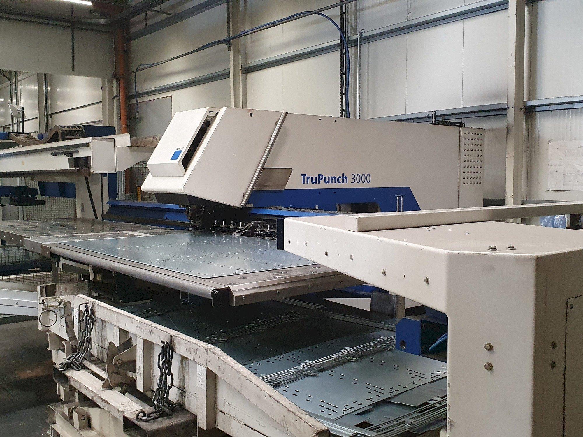 Frontansicht der Trumpf TruPunch 3000 Sheet Master  Maschine