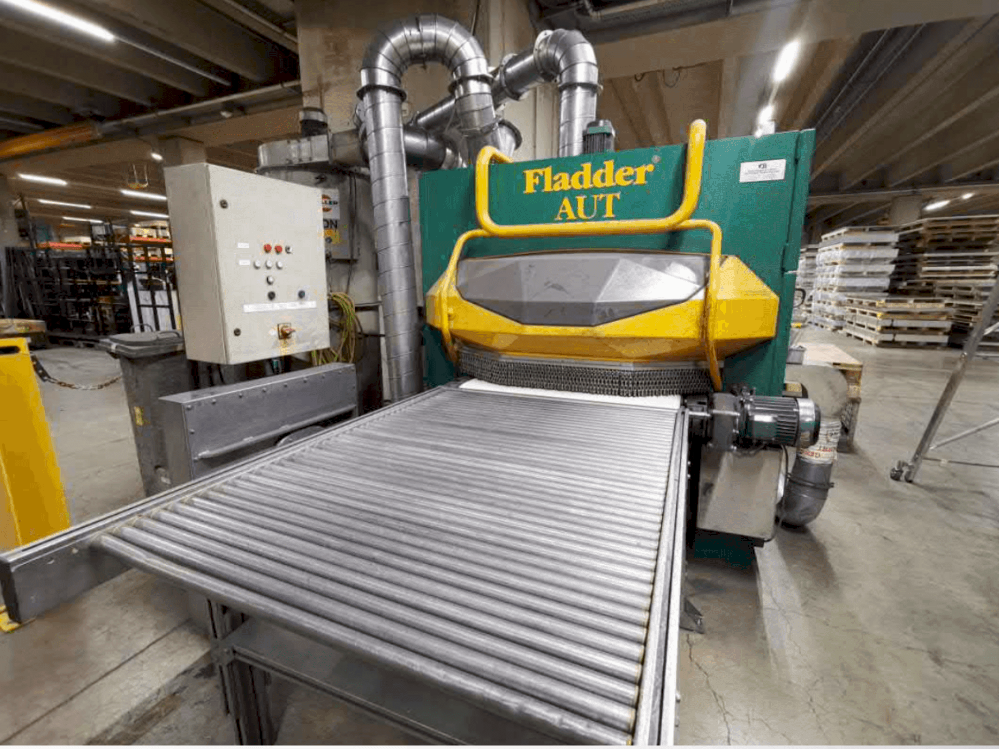 Frontansicht der Fladder AUT-1000 VAC  Maschine