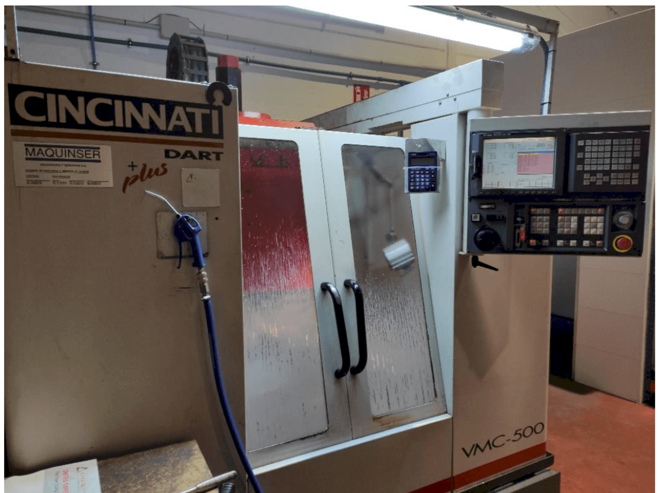 Frontansicht der Cincinnati Dart Plus VMC-500  Maschine