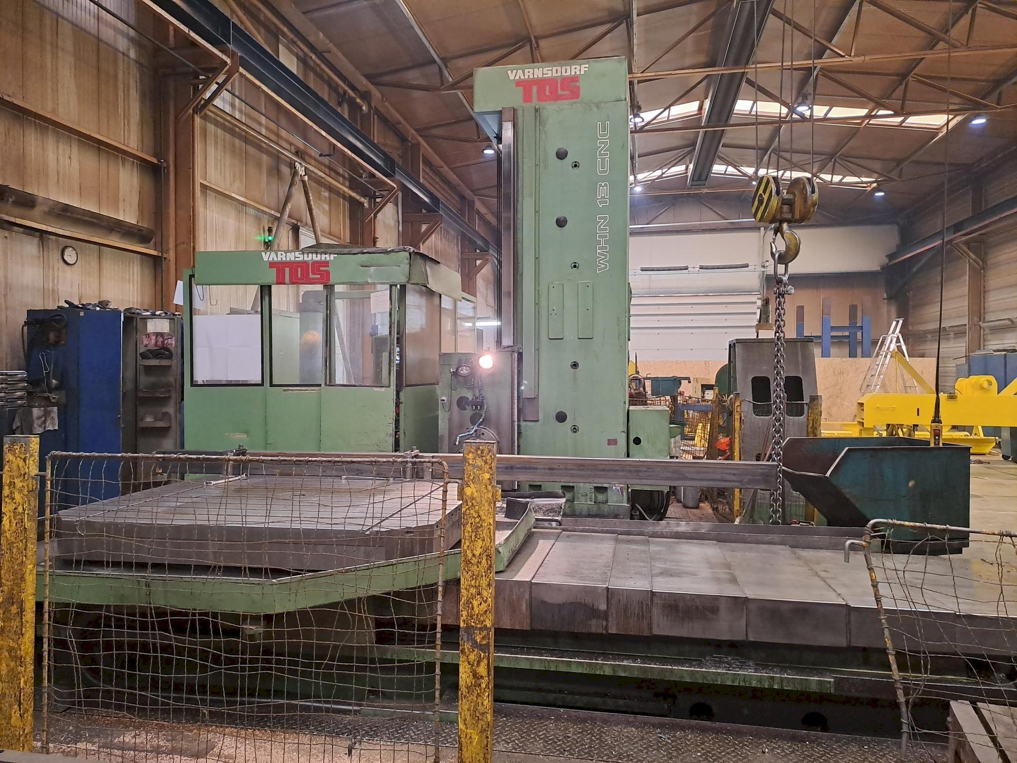 Frontansicht der TOS WHN 13 CNC  Maschine