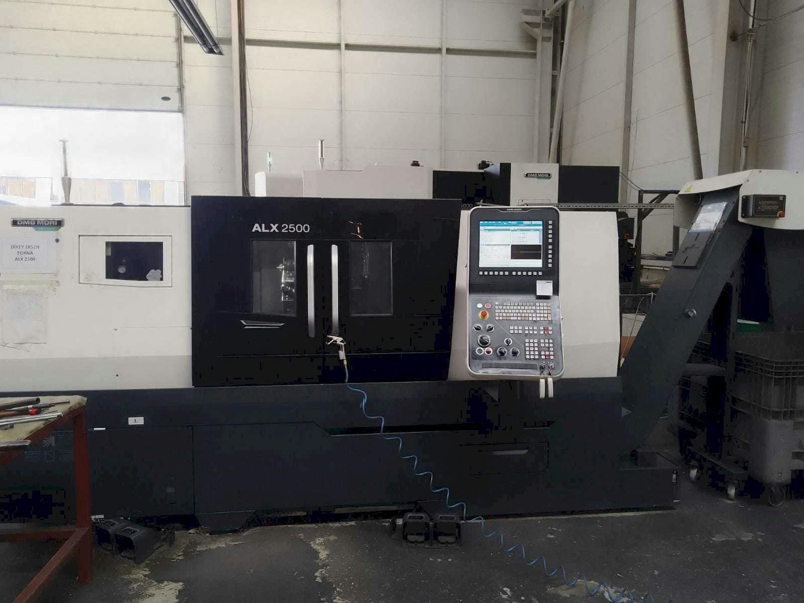 Frontansicht der DMG MORI ALX 2500  Maschine