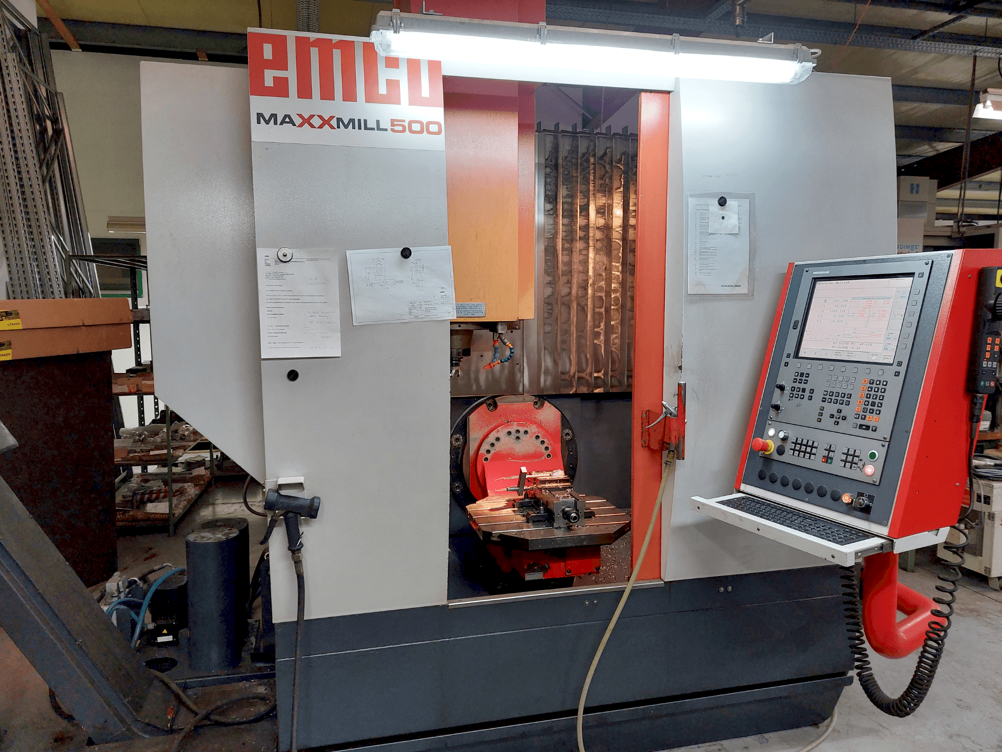 Frontansicht der EMCO Maxxmill 500U  Maschine