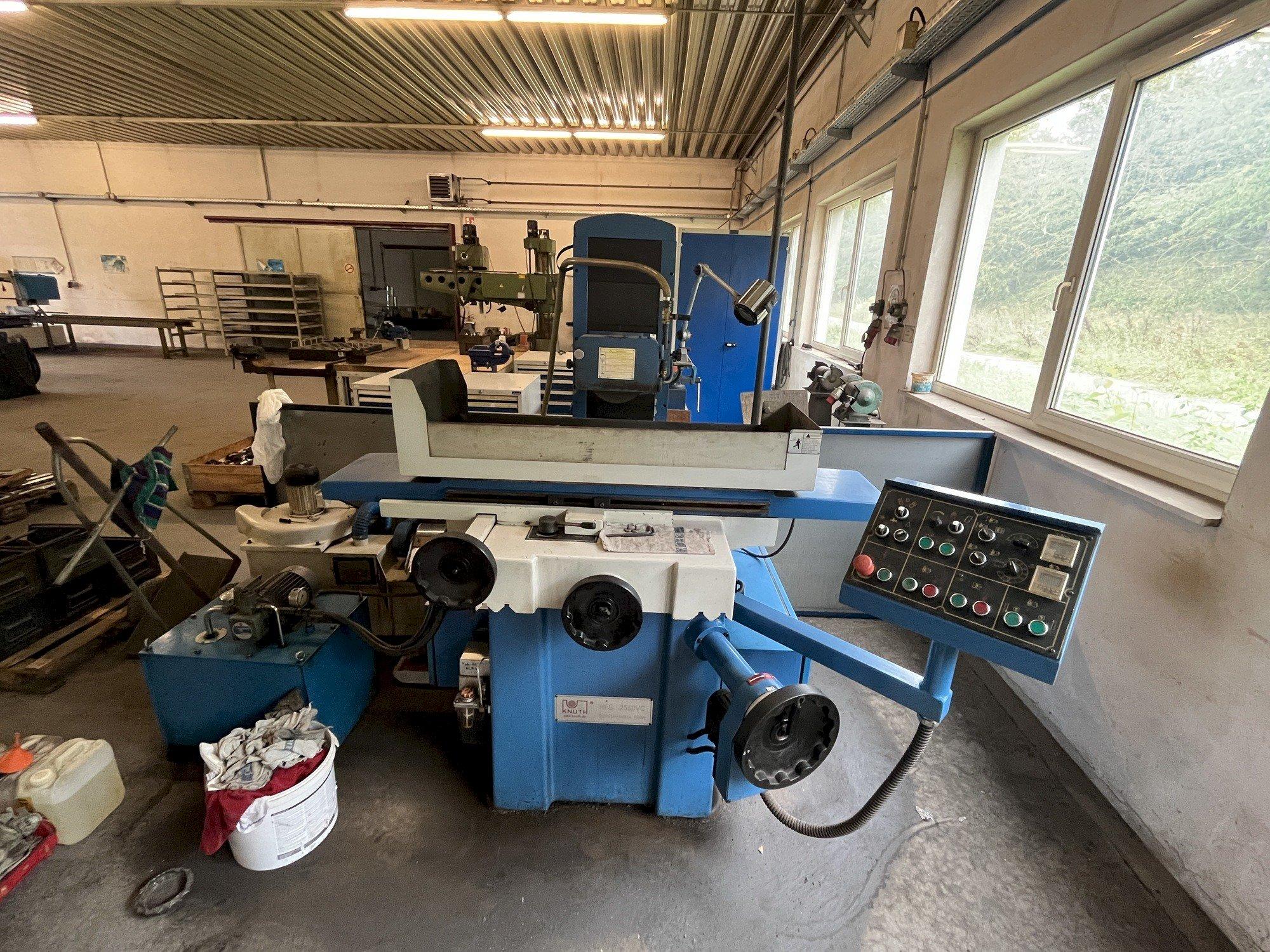 Frontansicht der KNUTH HFS 2550 VC  Maschine