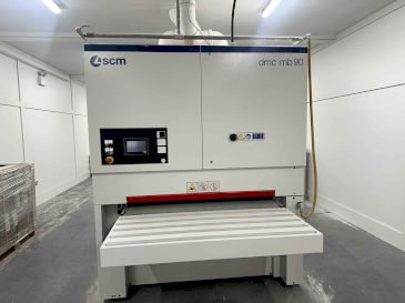 Frontansicht der SCM DMC MB90 DBB135  Maschine