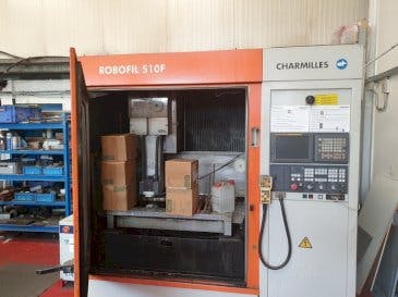 Frontansicht der CHARMILLES Robofil 510F  Maschine