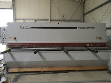 Frontansicht der ERMAKSAN HGD 4100x10 Maschine