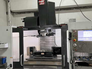 Frontansicht der HAAS VF-5/40TR  Maschine