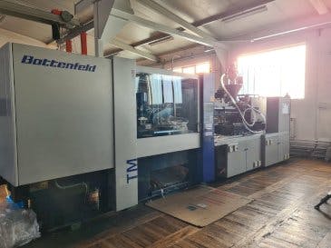 Frontansicht der Battenfeld TM 450/2800  Maschine