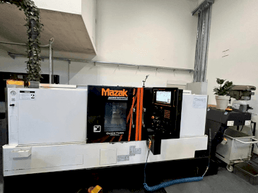 Frontansicht der Mazak QuickTurn 250MA L  Maschine