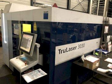 Frontansicht der Trumpf TruLaser 3030 fiber  Maschine