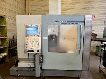 Frontansicht der DMG DMC 835  Maschine