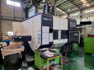 Frontansicht der HWACHEON M4-5AX  Maschine