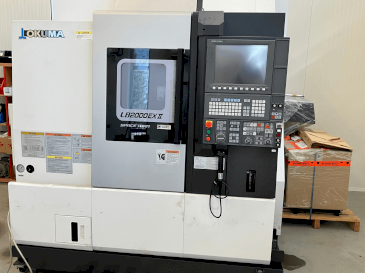 Frontansicht der Okuma LB2000 EX II (2018)  Maschine