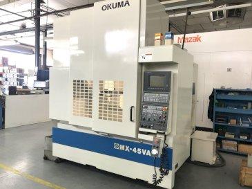 Frontansicht der Okuma MX-45 VAE  Maschine