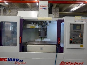 Frontansicht der Bridgeport VMC1000-22  Maschine