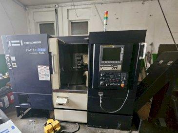 Frontansicht der HWACHEON HI-TECH 230B YMC  Maschine