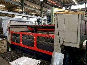 Rechte Ansicht der Bystronic Bystar 3015 Maschine