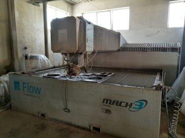 Frontansicht der Flow Mach3-3020b  Maschine