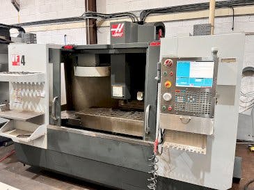 Frontansicht der HAAS VF-4  Maschine