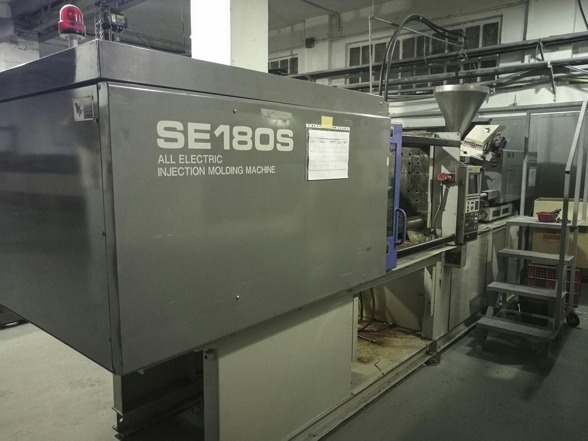 Linke Ansicht der Sumitomo SE180S Maschine