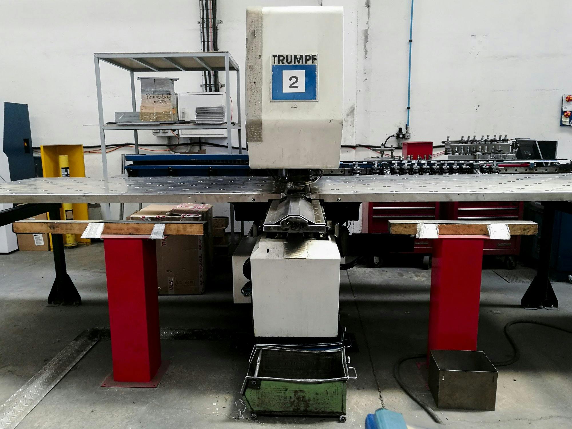 Frontansicht der Trumpf Trumatic 160 R Maschine