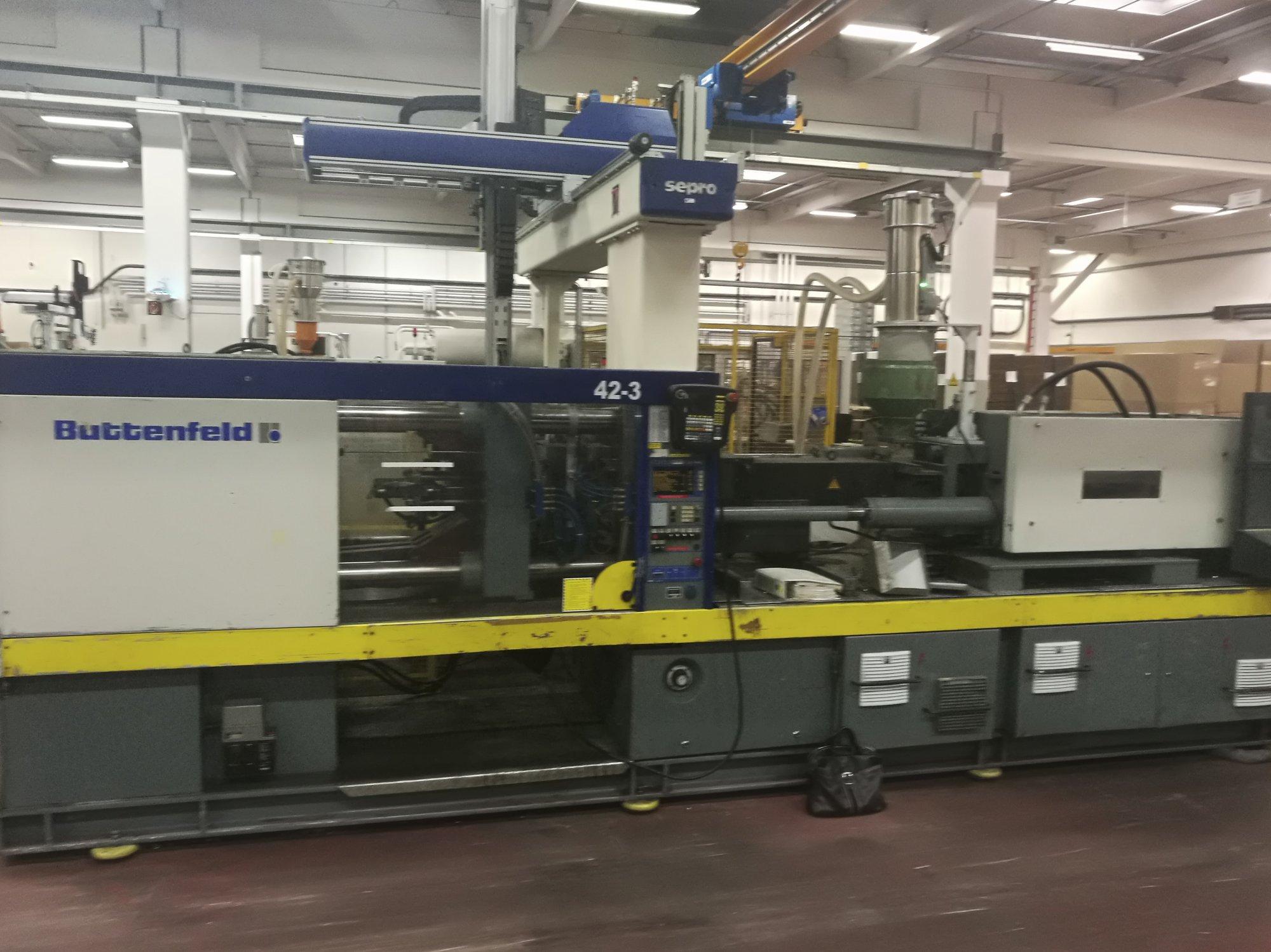 Frontansicht der Battenfeld BKT 2500/1250 Maschine