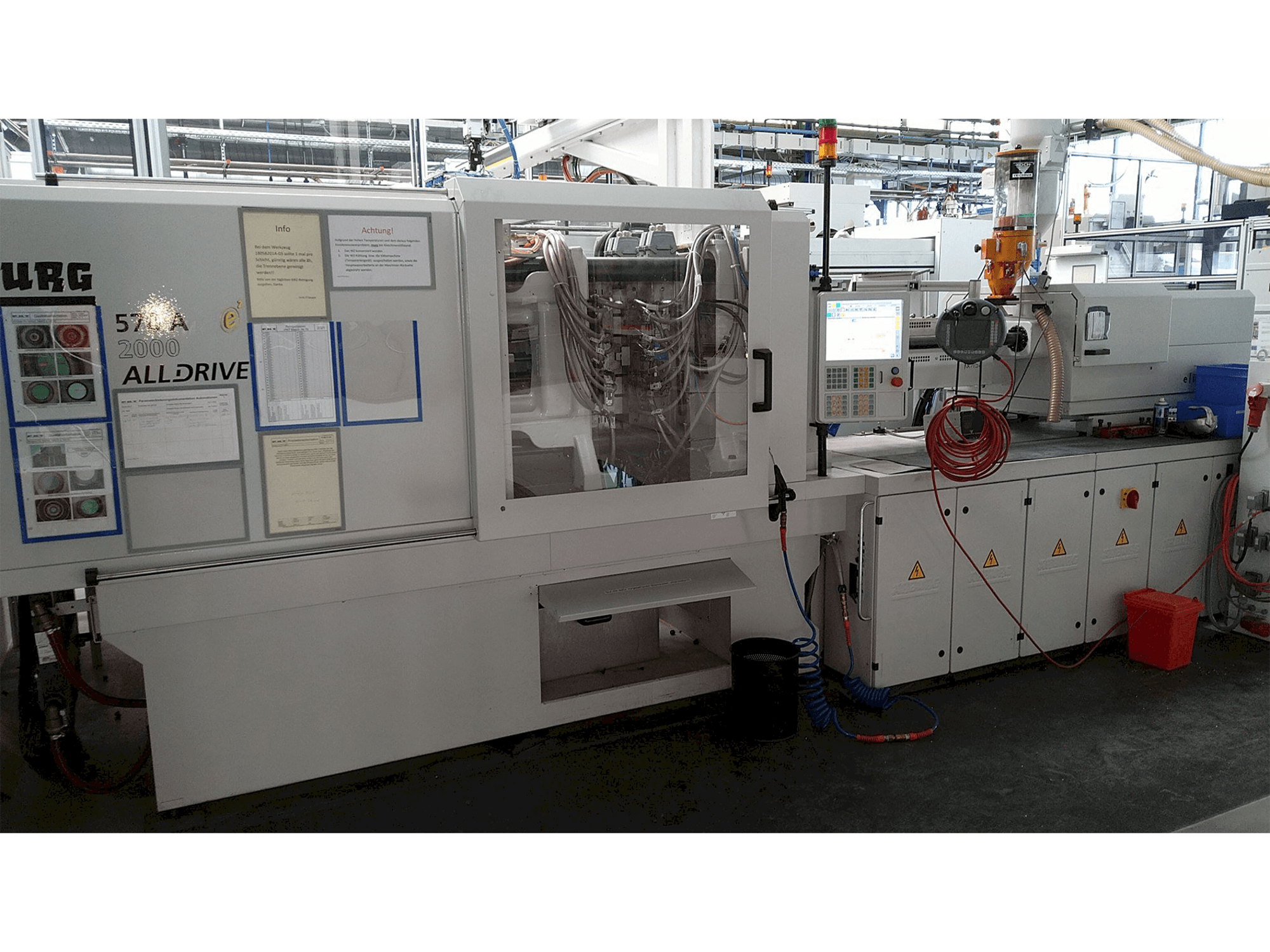 Front view of Arburg Allrounder 570 A 2000-800 ALLDRIVE machine